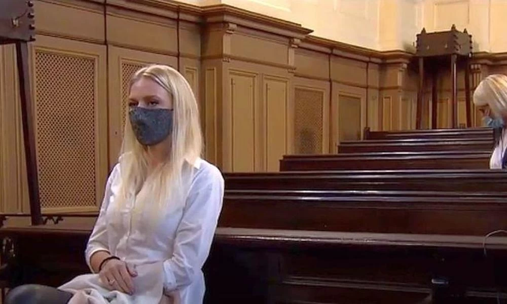 Απίστευτο! Έκοψε το χέρι της με πριονοκορδέλα για να πάρει αποζημίωση